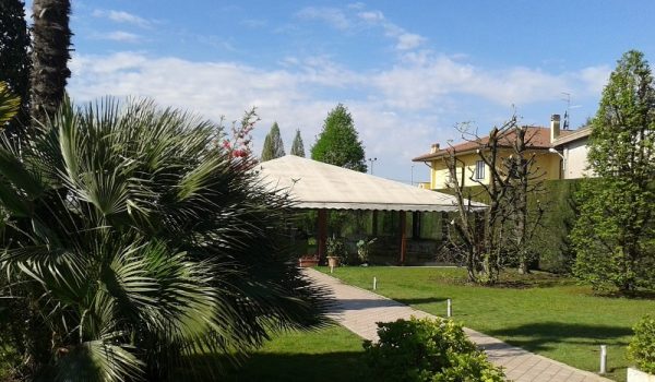 Giardino e gazebo Ca Scapin a Verona Eventi privati e aziendali all'aperto in un fantastico giardino