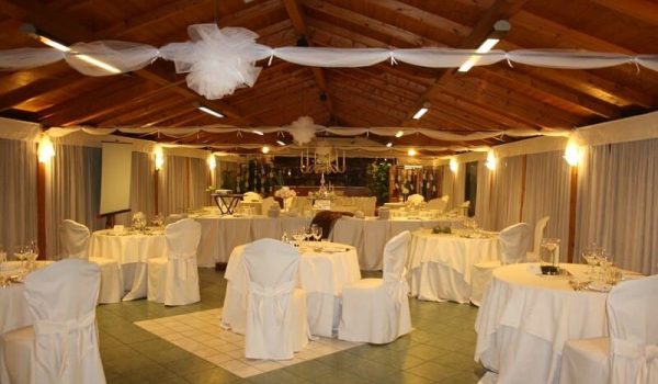 Chalet room. Ca Scapin in Verona. Open space for your events with kitchen, restaurant and bar counter